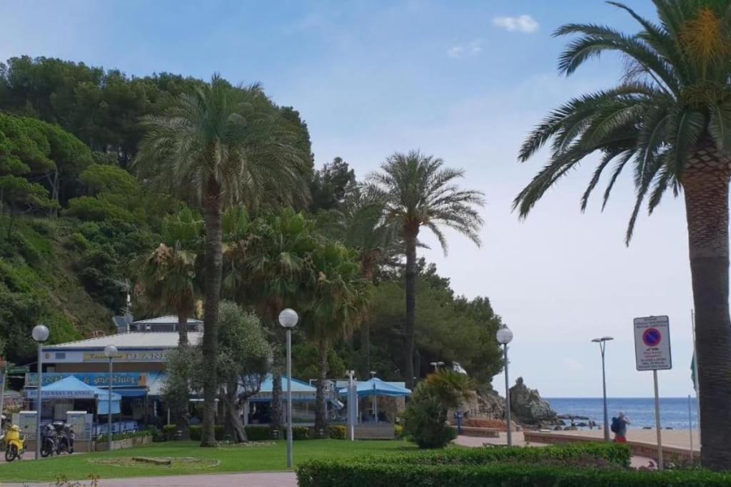 Somriu Apartament Fenals Platja Lloret de Mar Exteriör bild